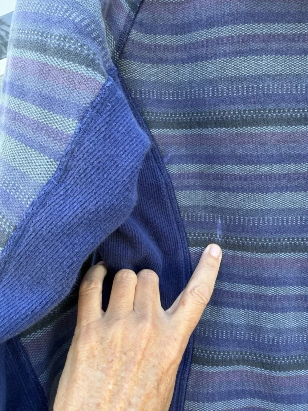 lululemon athletica style logo